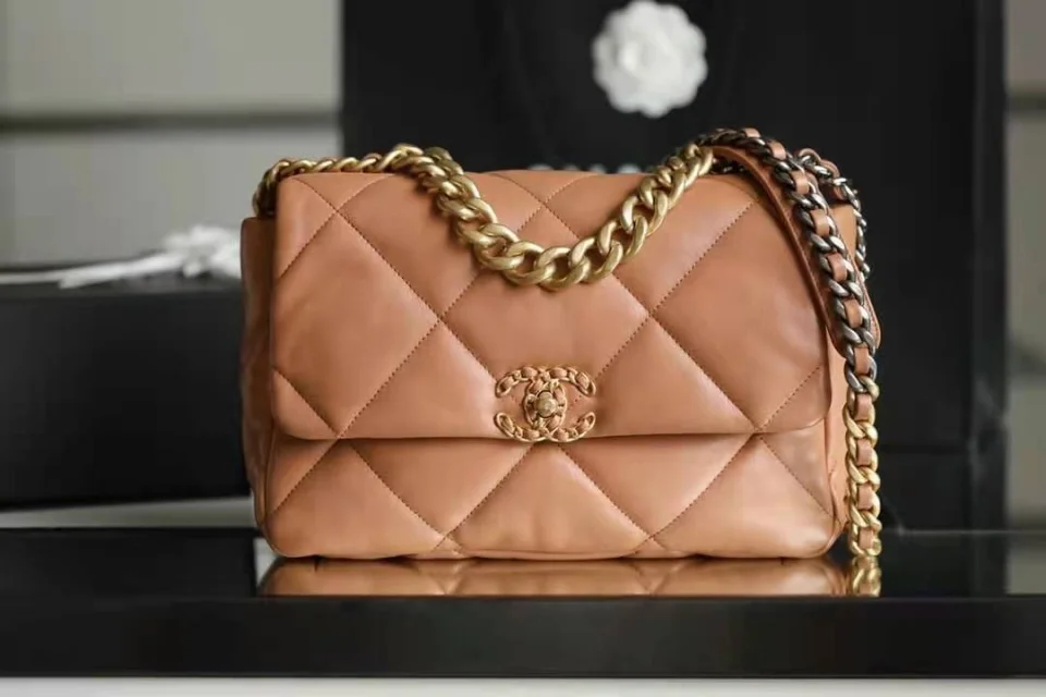CHANEL19口蓋包中號(焦糖色)