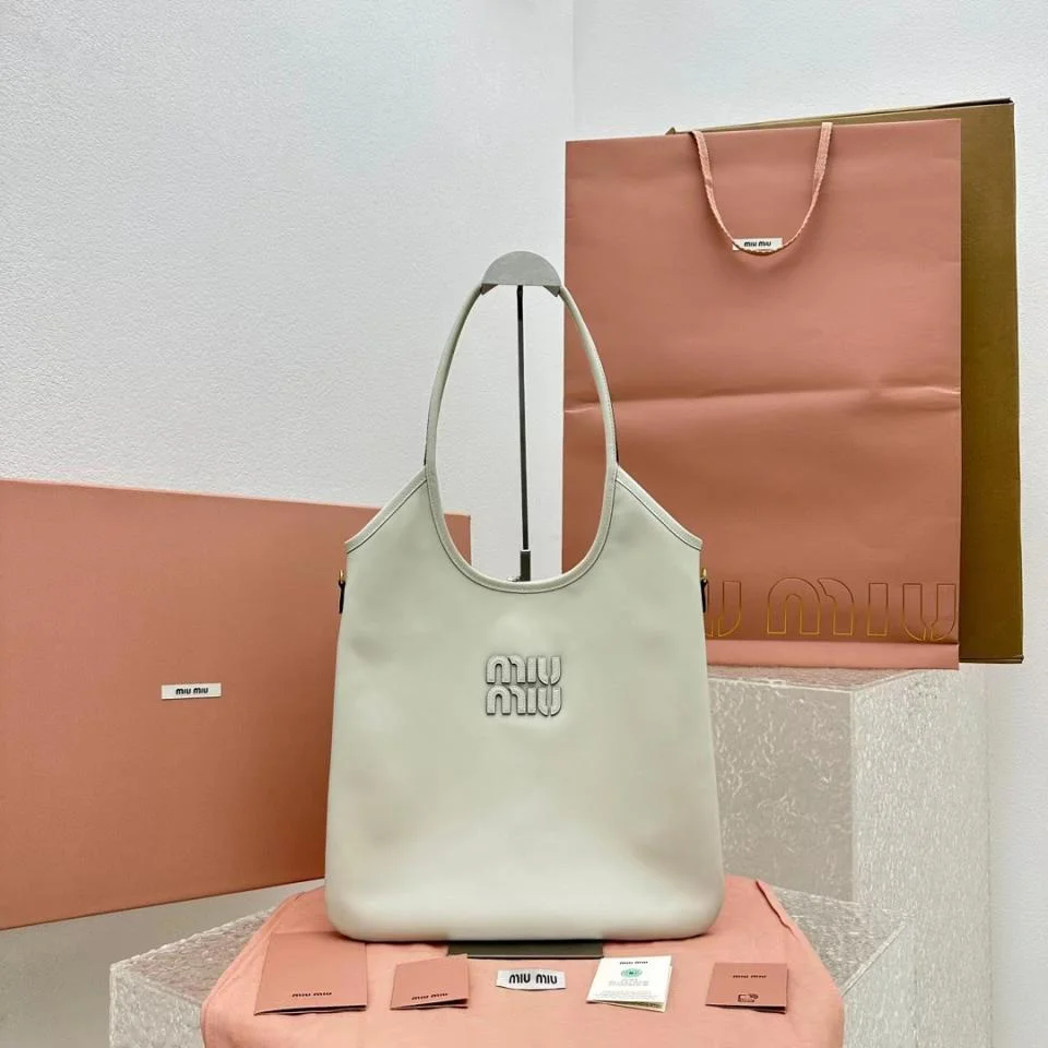 Miu秋冬限定款Tote腋下包