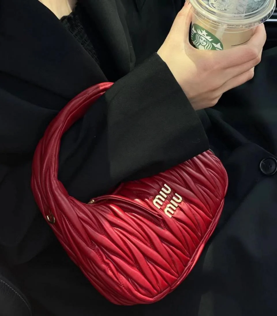 MIU MIUHobo月牙包新配色(小號）